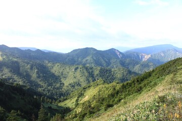 Fototapeta na wymiar 志賀高原の夏。横手山より望む信州の山々。