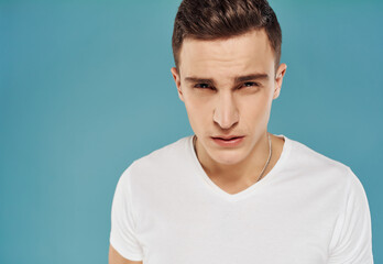 Fototapeta premium handsome man in white t-shirt cropped view blue background style