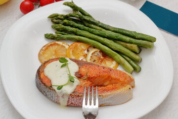 grilled salmon with asparagus