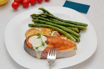 salmon with asparagus