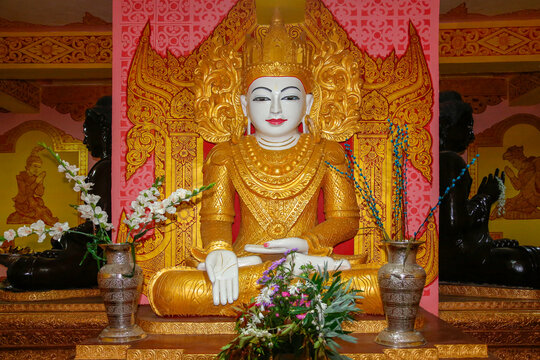 Budhha images inside the Laykyun Sekkya Standing Buddha - Monywa - Myanmar