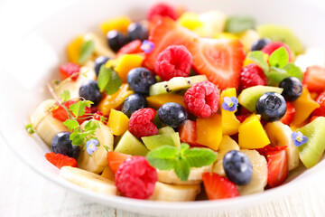 Obraz na płótnie Canvas fresh fruit salad with berries fruits