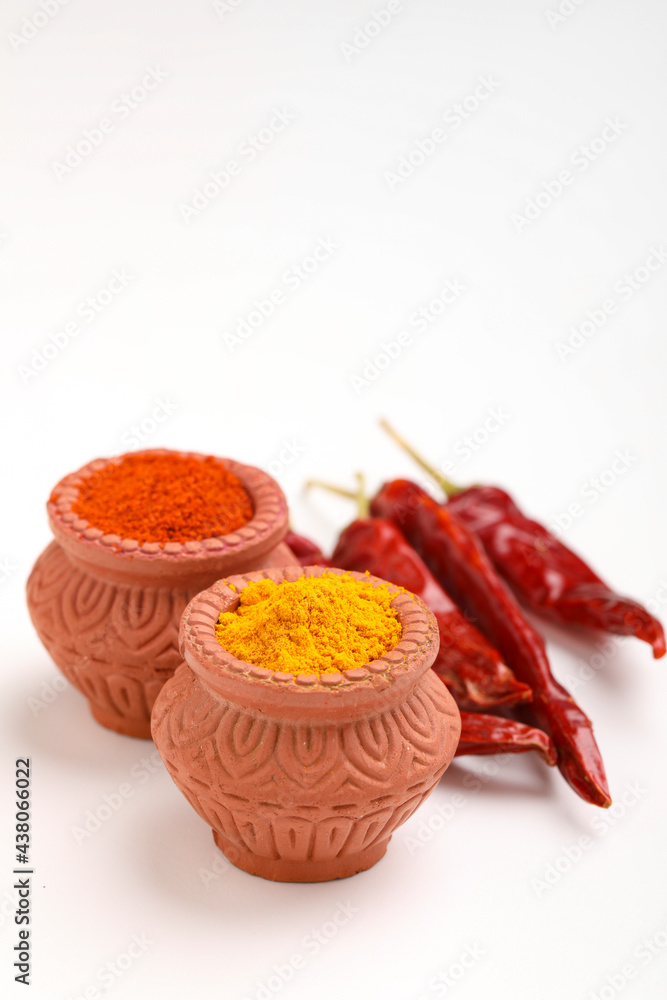 Wall mural Red chili powder and turmeric powder in bowl