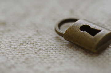 鍵の小物（開ける、閉める、閉ざす、セキュリティ他、イメージ素材）