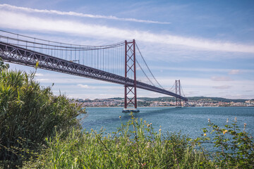 Fototapeta na wymiar wide panorama of the great san francisco bridge. river under the bridge and beautiful landscape