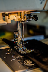 Foot Sewing Machine With Thread Inserted On The Needle