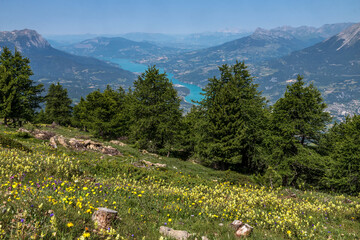 Paysage de l' Embrunais , vue sur le Lac de Serre Ponçon depuis le sommet du Méale  , Hautes-Alpes , France