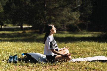 GIRL DOING SPORT IN NATURE