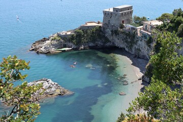 Erchie - Torre La Cerniola prospiciente la Spiaggia del Cauco