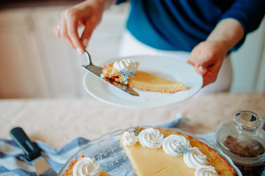 preparing a cake