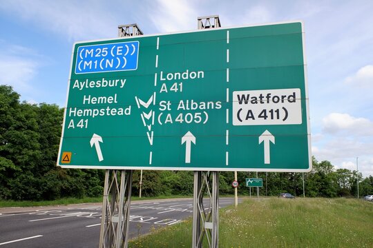 Road sign for the M1, M25, A41, A405 and A411 at Hunton Bridge Roundabout, Watford