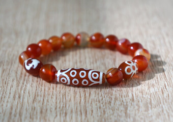 Tibetan Bracelet with Dzi natural beads 