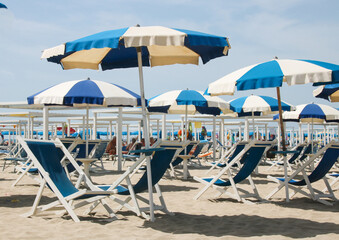 Fototapeta na wymiar plage privée en Italie avec transats à louer en été à viareggio