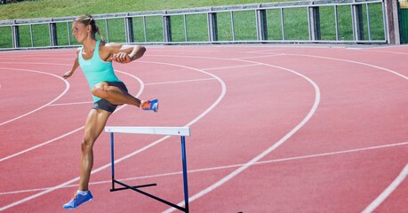 Obraz premium Composition of caucasian female runner over sports field