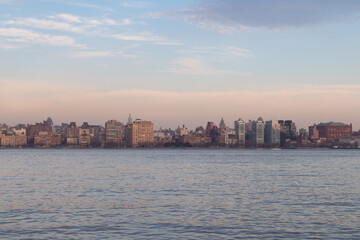Obraz premium Tribeca New York City Skyline along the Hudson River during a Colorful Sunset