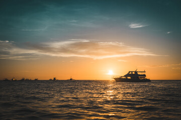 Fototapeta na wymiar Speedboat in sunset
