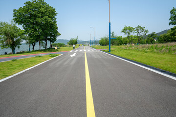 Fototapeta na wymiar The lush trees and highways outdoors