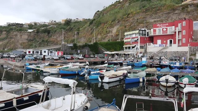 Monte di Procida - Panoramica del Porto di Acquamorta dal pontile