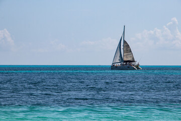 Obraz premium Sailboat navigated in the sea of ​​Cancun