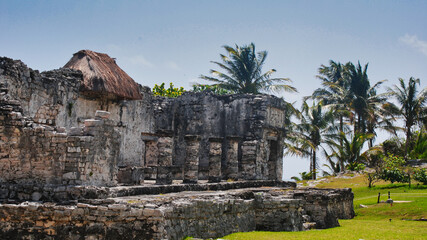 Fototapeta na wymiar Mayan ruins in Tulum.