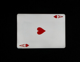 Carta de poker sobre fondo negro