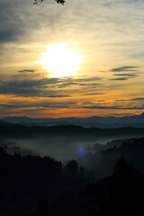 新潟県星峠の夜明け山々のシルエット