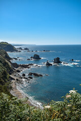 Vista de los acantilados de la costa asturiana, desde el mirador de la playa del Silencio