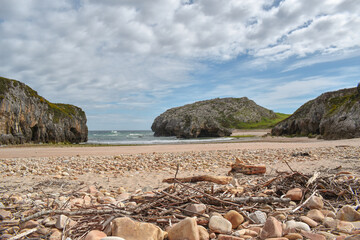 Playa de Cuevas del Mar en Llanes