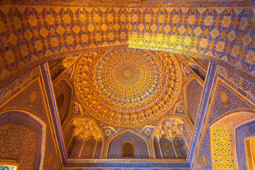Fototapeta na wymiar Interior of Tilya-Kori Madrasah and Mosque in Registan Square in Samarkand, Uzbekistan. Geometrical decoration of gold applied by the method of kyndal