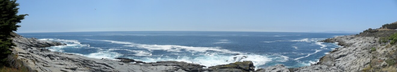 Fototapeta premium Panoramic View of the Beach of Concon Plenty of Rocks in the Coast of Chile, South America
