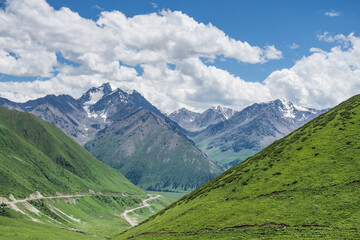 Obraz premium Mountains and grasslands along G217 highway in Xinjiang, China in summer