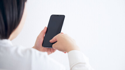 女性・スマホ