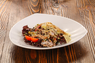 Salad with chicken, mushroom and cheese