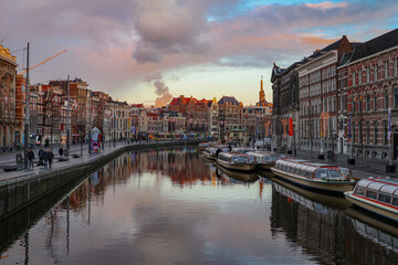 Fototapeta na wymiar Canal at sunrise