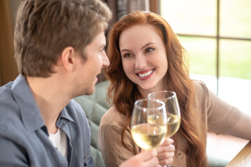 Fototapeta na wymiar Beautiful woman and attentive man with glasses of wine