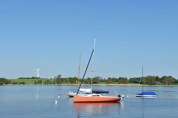 Segelboote vor Anker auf der Schlei bei Sieseby