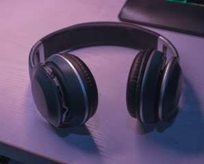 Obraz na płótnie Canvas headphones on a table