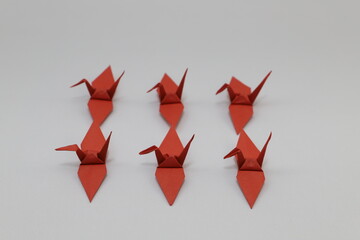 折り紙で作った茶色のツル