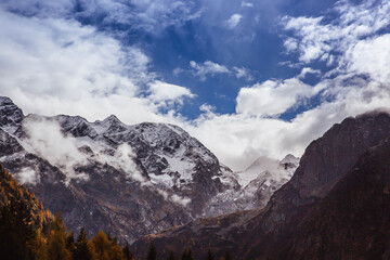 Obraz premium Mountain landscape with cloudy sky in Italy