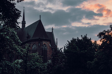Kościół Świętego Michała Archanioła we Wrocławiu o zachodzie słóńca - obrazy, fototapety, plakaty