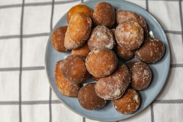 donuts with poppy seed filling
