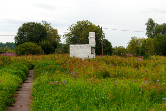 Old Russian furnace - memorial to the burnt village Bol'shoye Zarech'ye