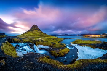 Fototapete Kirkjufell Kirkjufell mountains at twilight in Iceland.