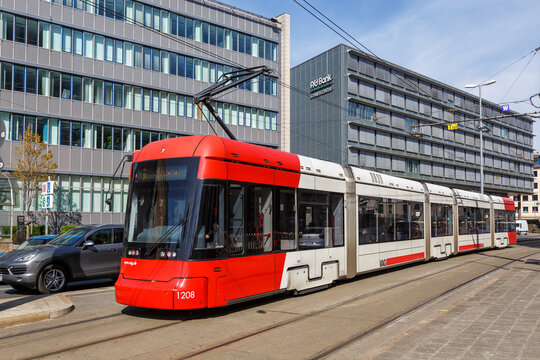 N&uuml;rnberg tram public transport main station Hauptbahnhof Nuremberg in Germany