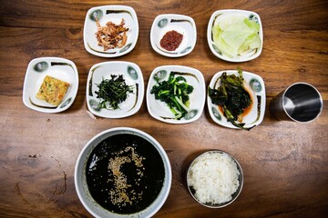 Seaweed fulvescens soup, Korean traditional food, boiled maesaenggi from the sea and added white sesame seeds