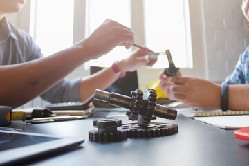Obraz premium Soft Focus, factory mechanical engineering team is designing and developing gear sets to keep the machines running perfectly because gear sets are essential in the working system of large machines