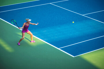 tennis player on tennis court