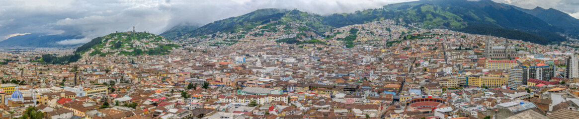 Fototapeta na wymiar Quito panorama
