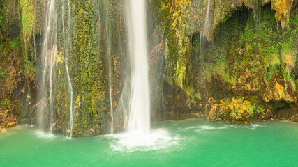 Cascade de chute d'eau.	