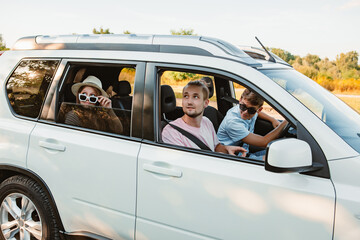 friends in car looking from the window